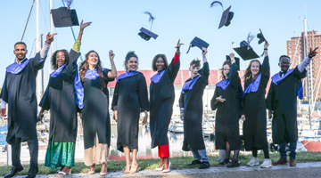 Photo d'un groupe d'étudiants diplômés