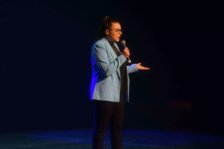 Photo illustrant la soirée de finale du concours d'éloquence Boxe avec les maux