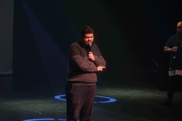 Photo illustrant la soirée de finale du concours d'éloquence Boxe avec les maux