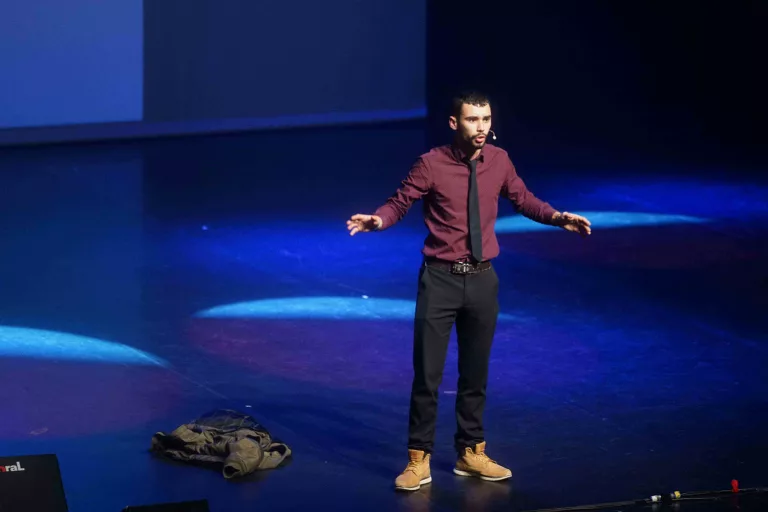 Photo illustrant la soirée de finale du concours d'éloquence Boxe avec les maux