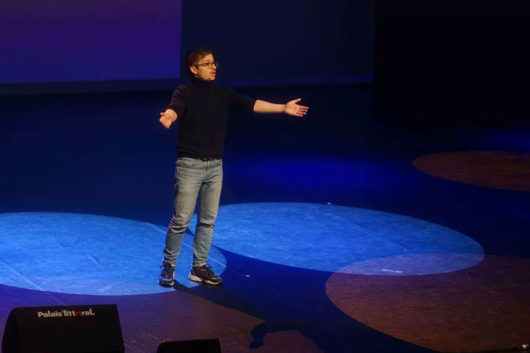 Photo illustrant la soirée de finale du concours d'éloquence Boxe avec les maux