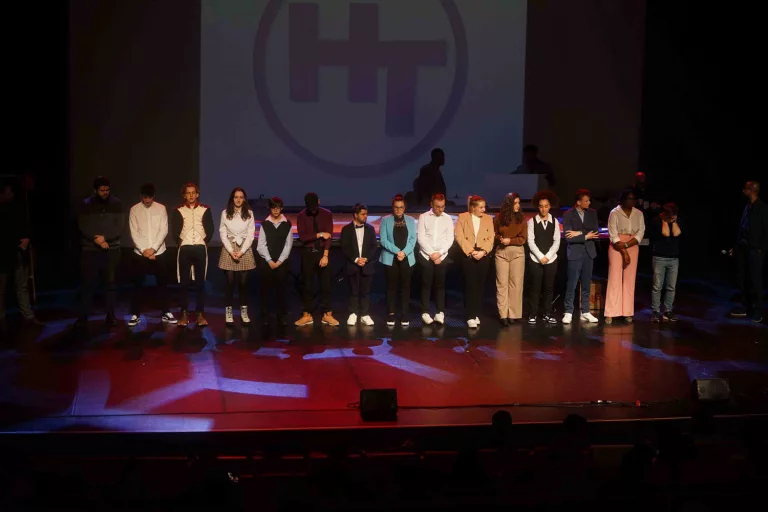 Photo illustrant la soirée de finale du concours d'éloquence Boxe avec les maux