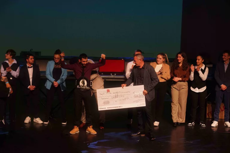 Photo illustrant la soirée de finale du concours d'éloquence Boxe avec les maux