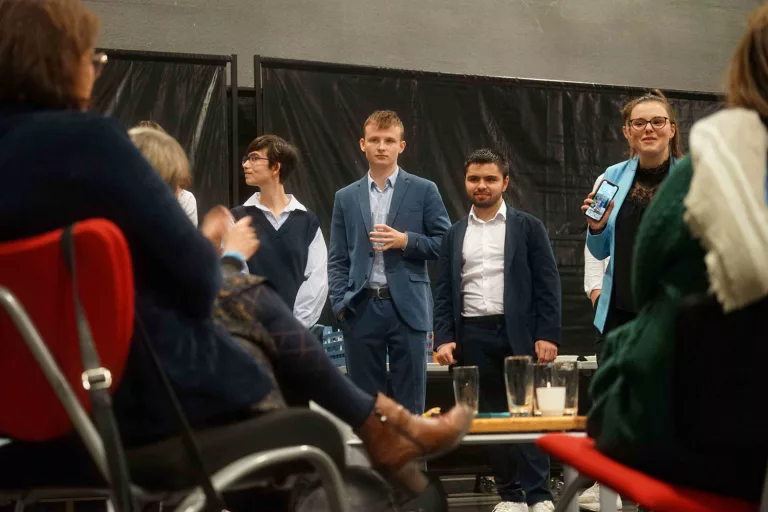 Photo illustrant la soirée de finale du concours d'éloquence Boxe avec les maux