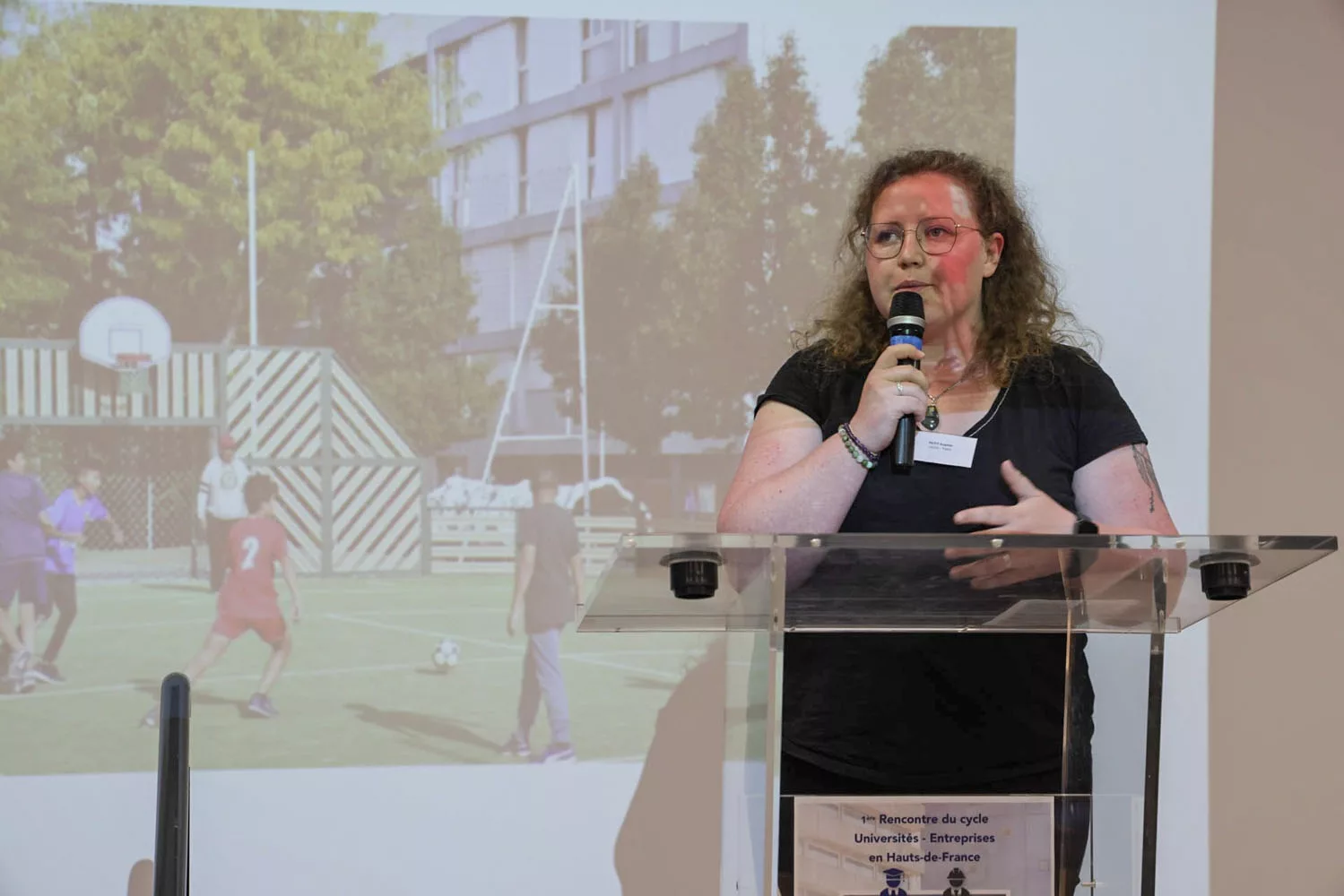 Photo d'une conférence en amphi lors de la 1re Rencontre Universités - Entreprises