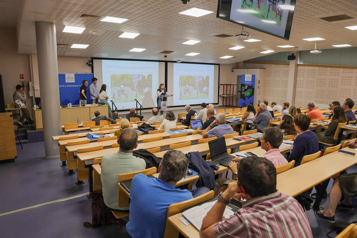 Photo d'une conférence en amphi lors de la 1re Rencontre Universités - Entreprises