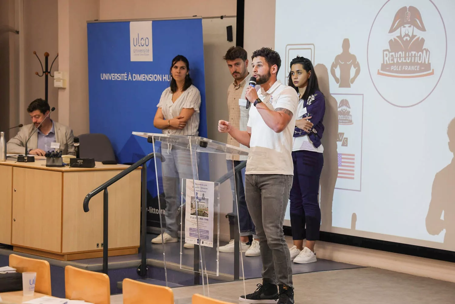 Photo d'une conférence en amphi lors de la 1re Rencontre Universités - Entreprises