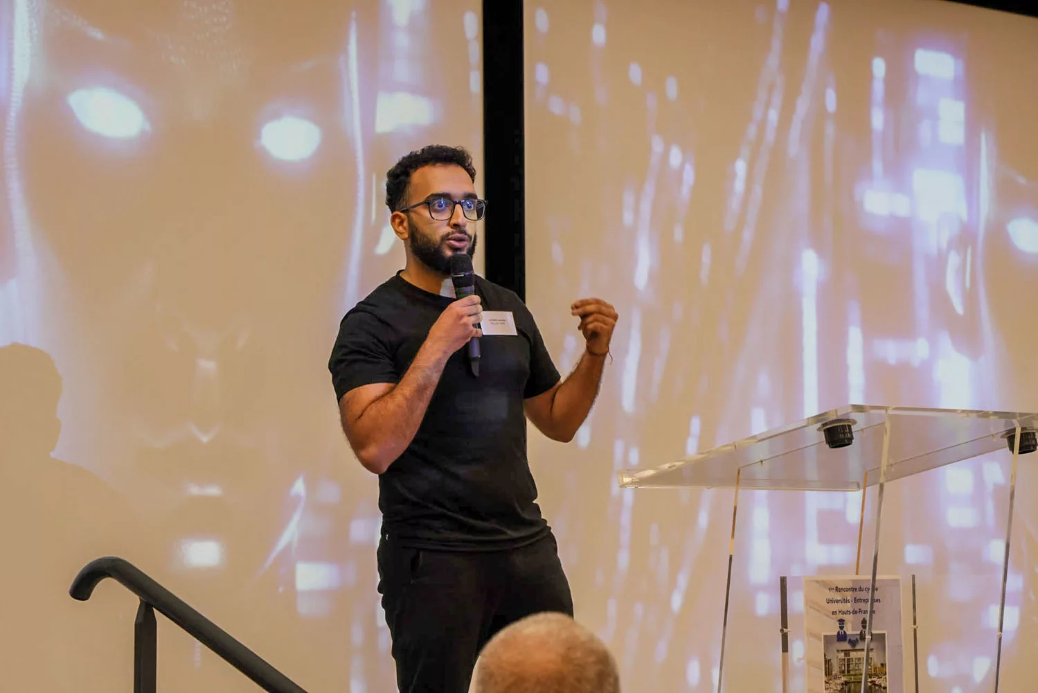 Photo d'une conférence en amphi lors de la 1re Rencontre Universités - Entreprises