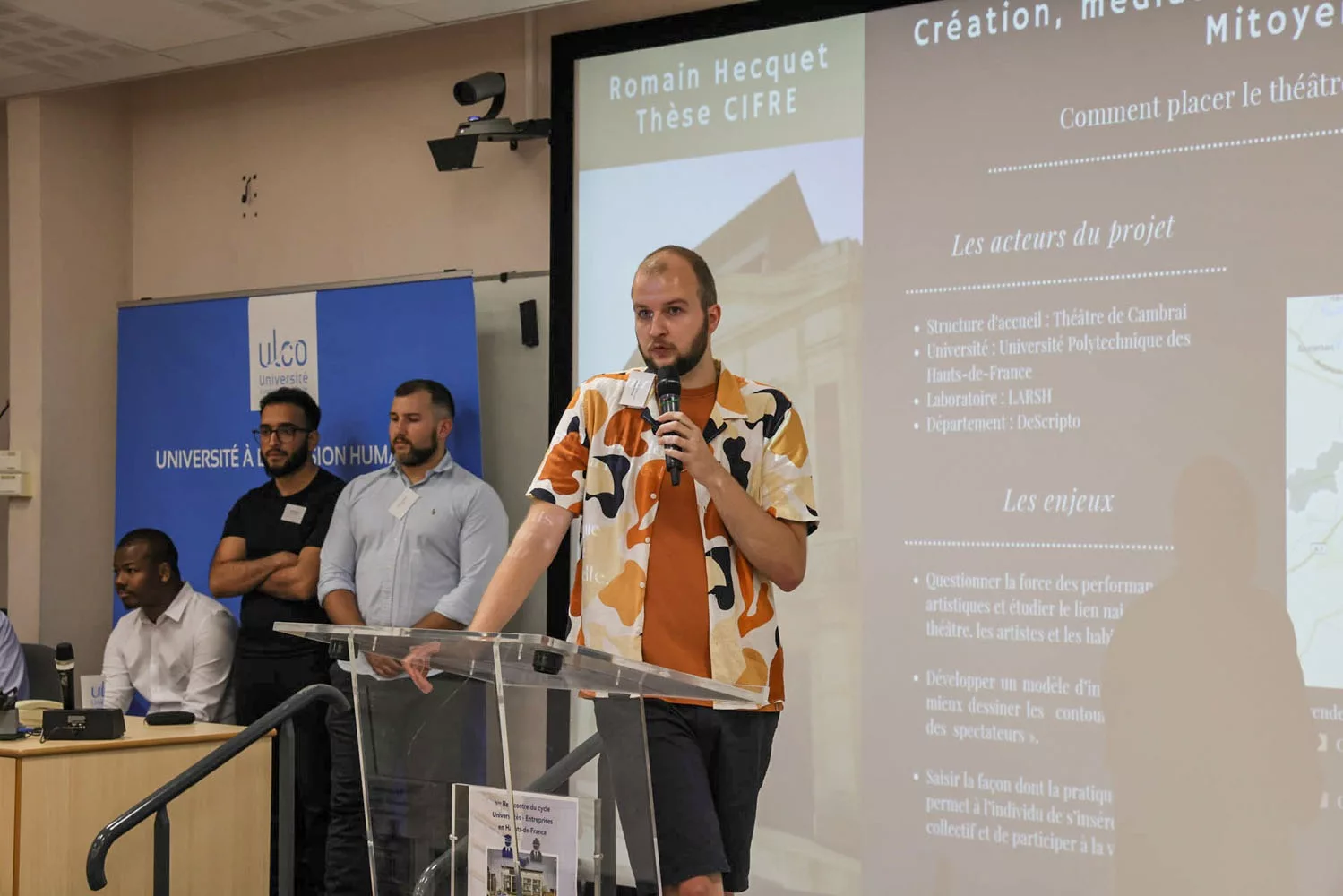 Photo d'une conférence en amphi lors de la 1re Rencontre Universités - Entreprises