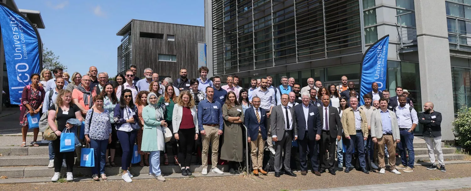 Photo de groupe des participants de la 1re Rencontre Universités - Entreprises