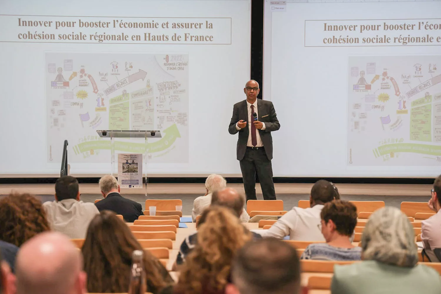 Photo d'une conférence en amphi lors de la 1re Rencontre Universités - Entreprises