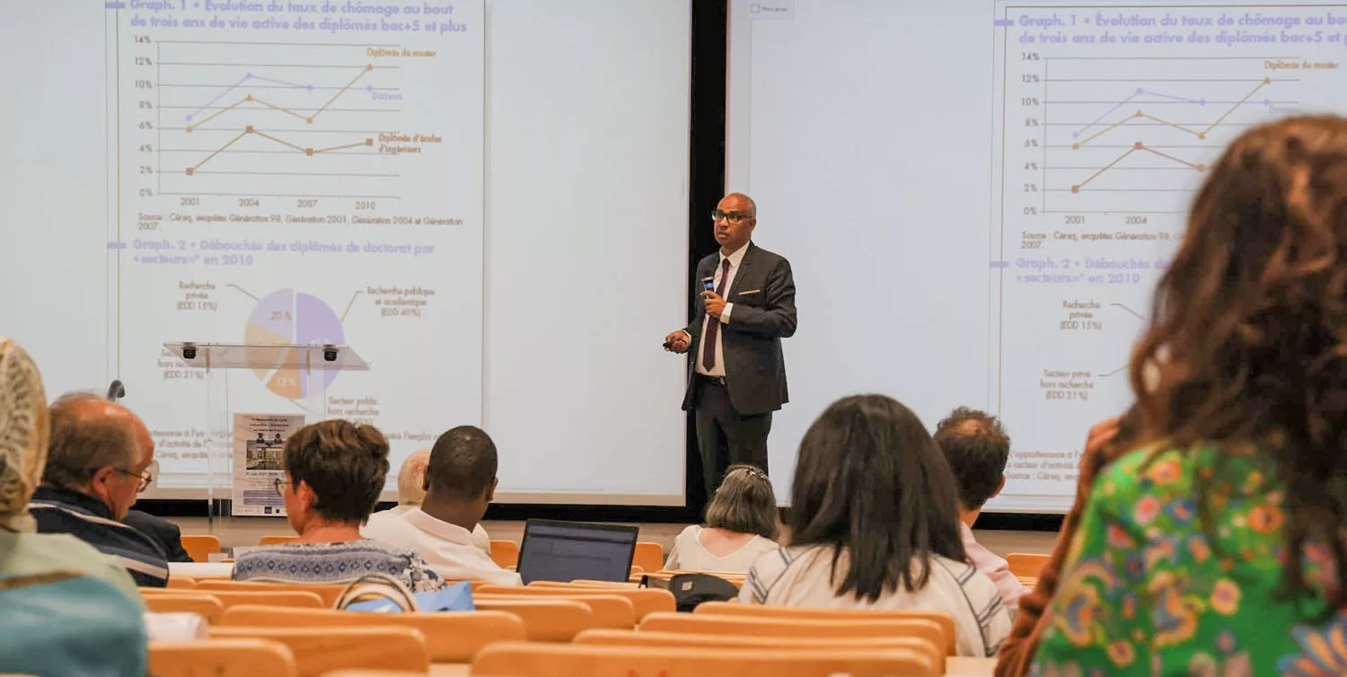 Photo d'une conférence en amphi lors de la 1re Rencontre Universités - Entreprises