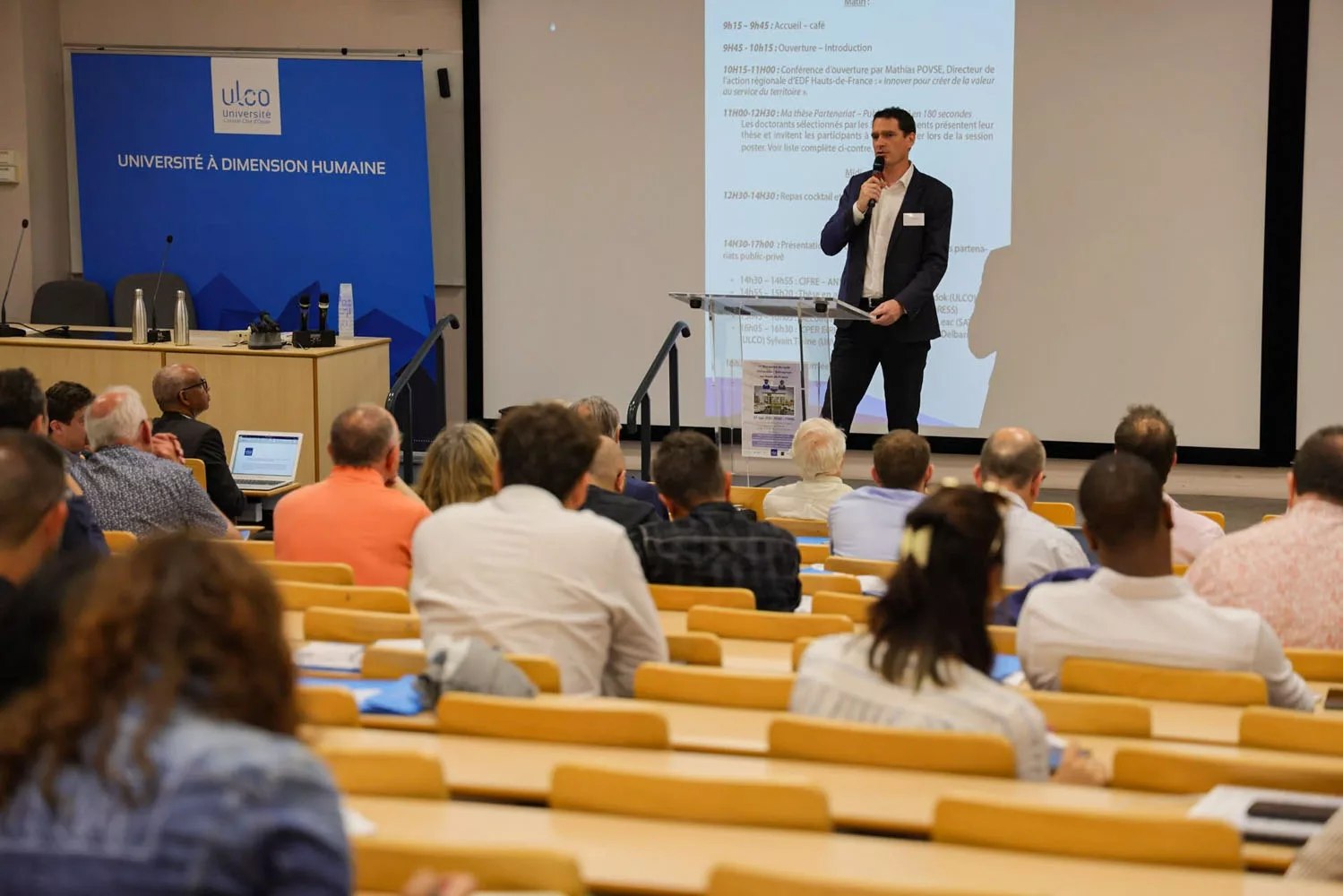 Photo d'une conférence en amphi lors de la 1re Rencontre Universités - Entreprises