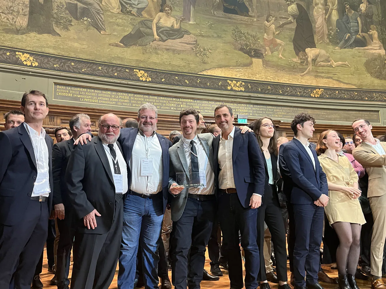 Photo des membres de l'ULCO avec un prix France 2030