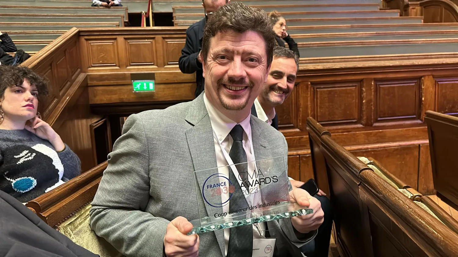 Photo d'Arnaud Cuisset avec un prix France 2030