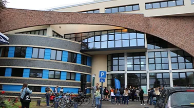 Photo de la façade du bâtiment de l'ISCID à Dunkerque