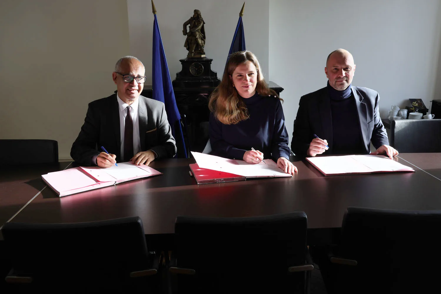 Photo d'une signature de convention entre l'ULCO et le parquet de Dunkerque