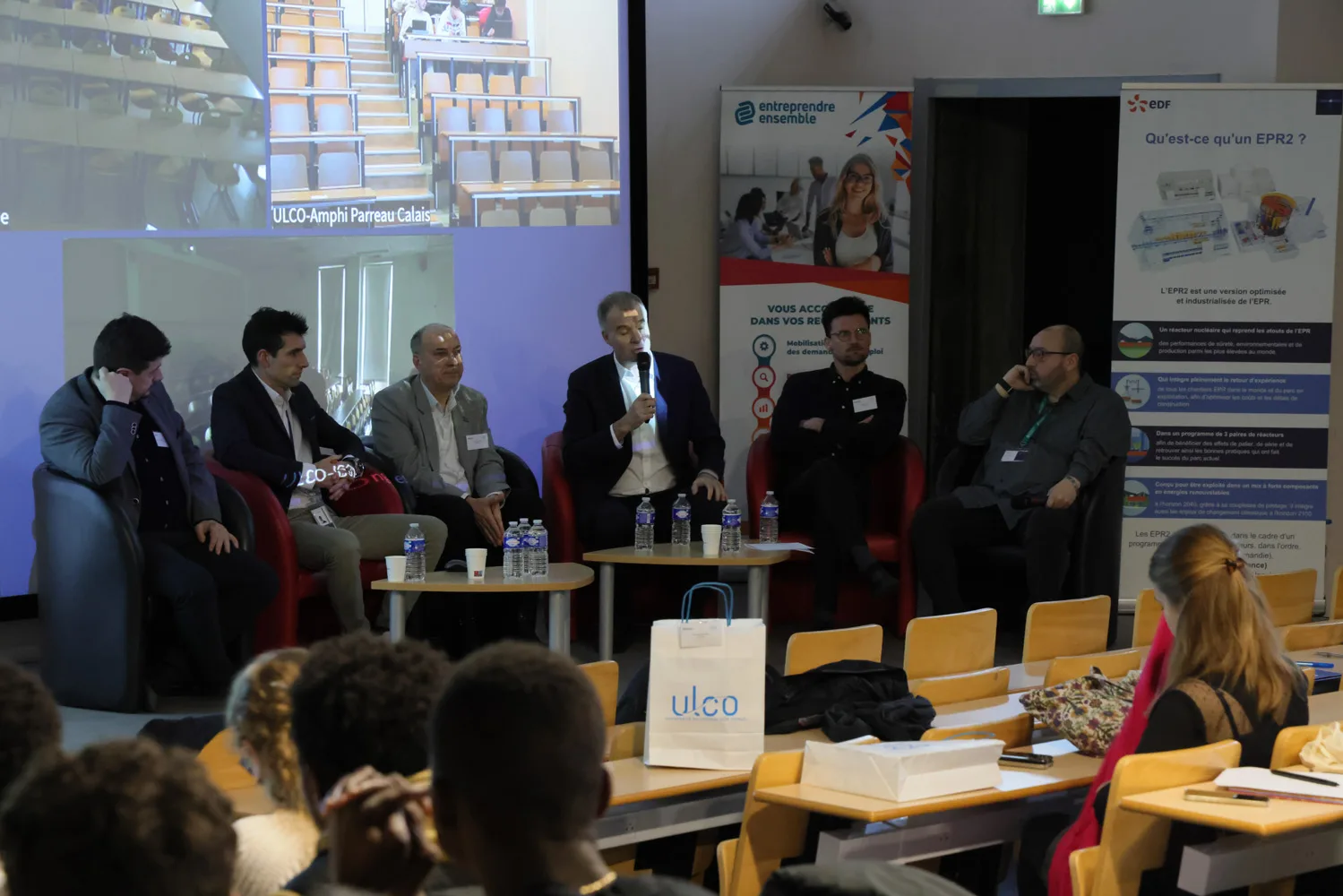 Photo en amphi d'une conférence
