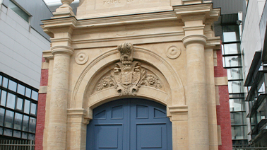Photo de la porte du site universitaire de St Louis à Boulogne