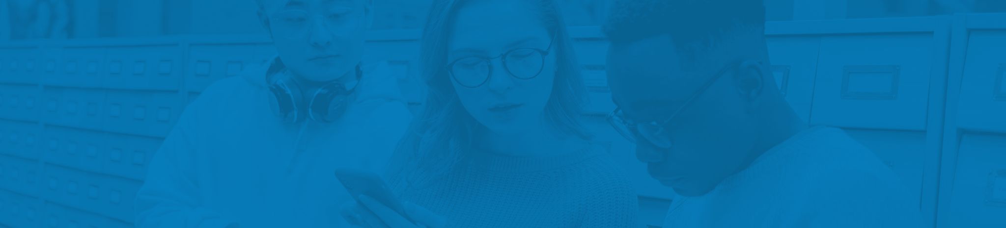 Photo d'étudiants travaillant en groupe