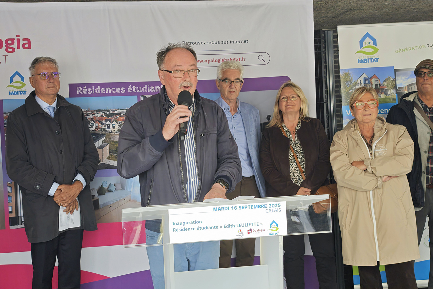 Photo des personnalités lors de l'inauguration de la résidence Edith Leuliette