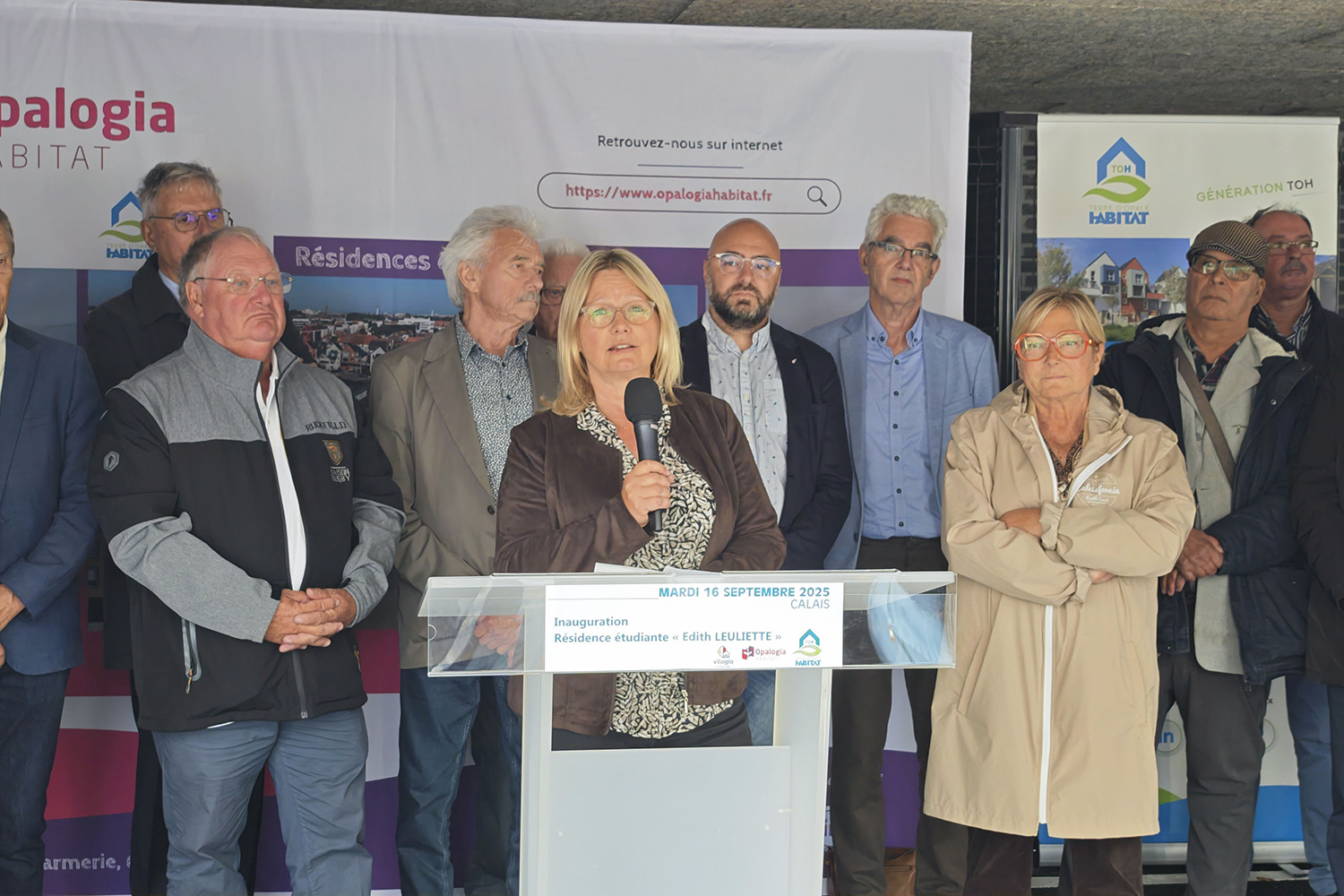 Photo des personnalités lors de l'inauguration de la résidence Edith Leuliette