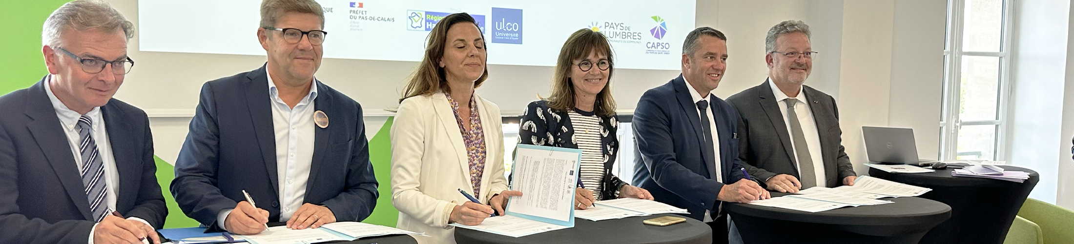 Photo de la signature du pacte éducatif avec le Président Abi Aad