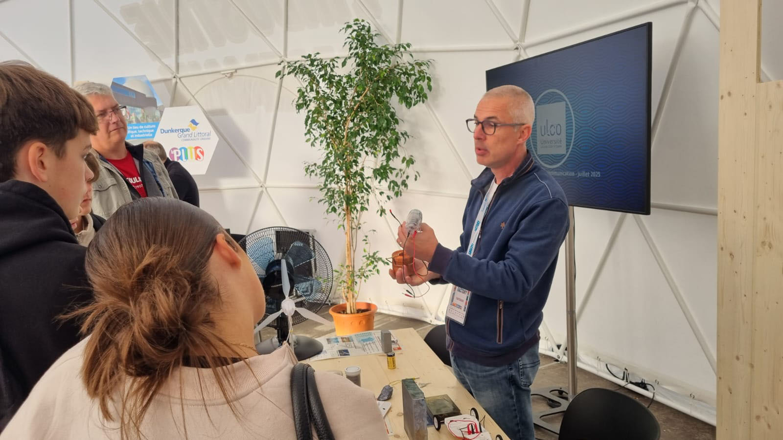 Photo des stands ULCO lors de la Fabuleuse factory 2025 à Dunkerque