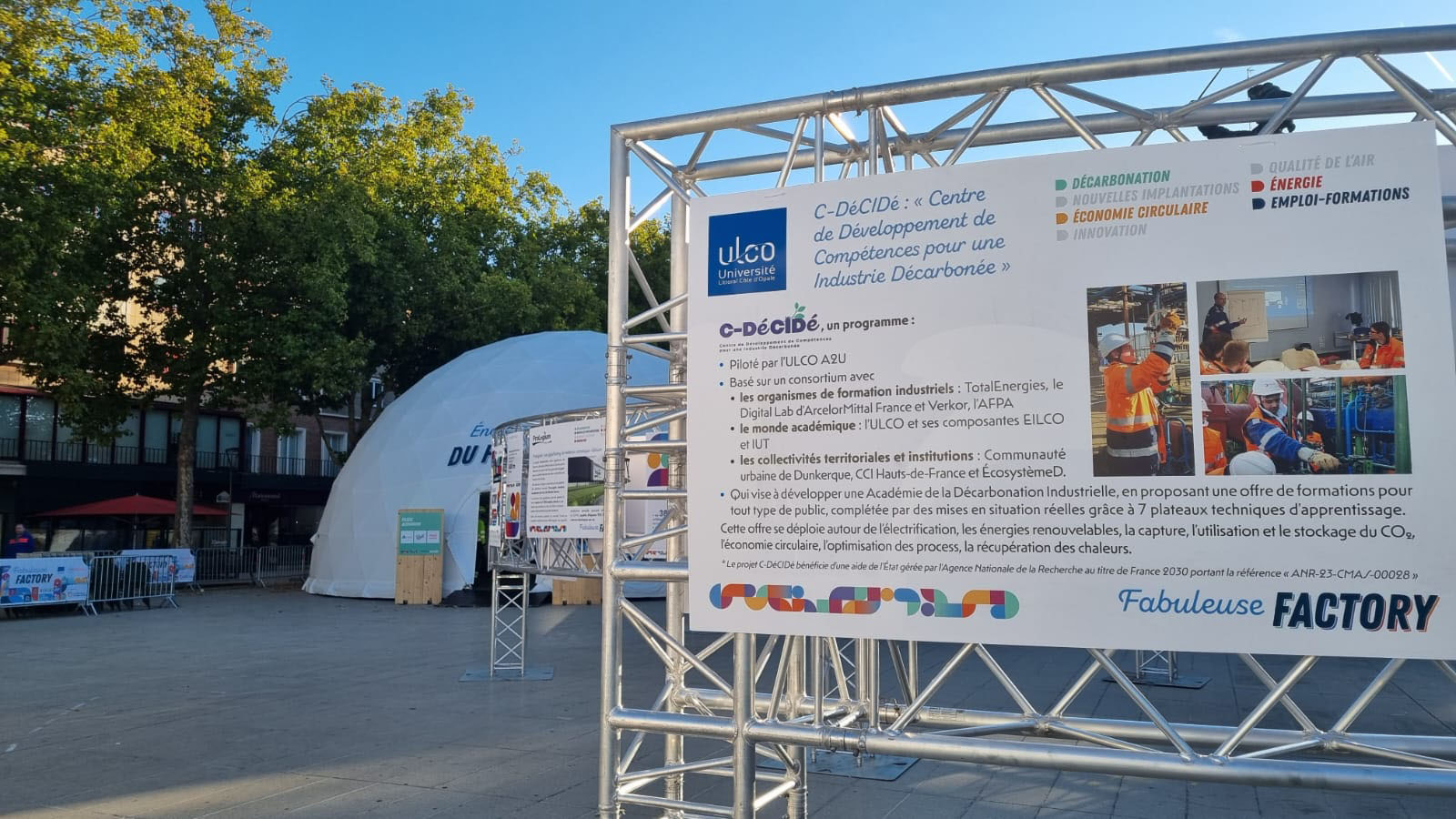 Photo des stands ULCO lors de la Fabuleuse factory 2025 à Dunkerque