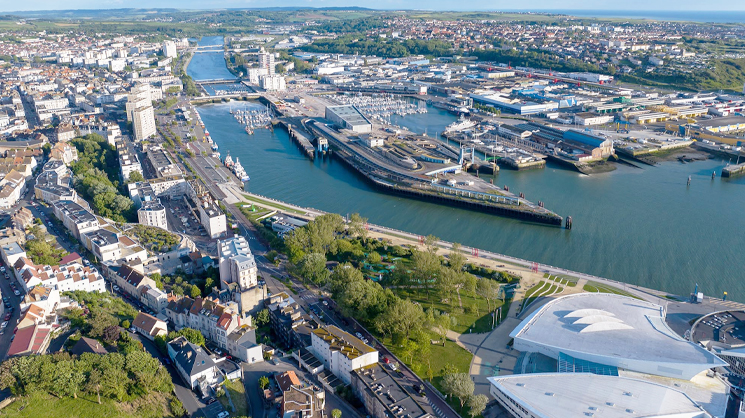 Photo d'une vue aérienne du port de Boulogne