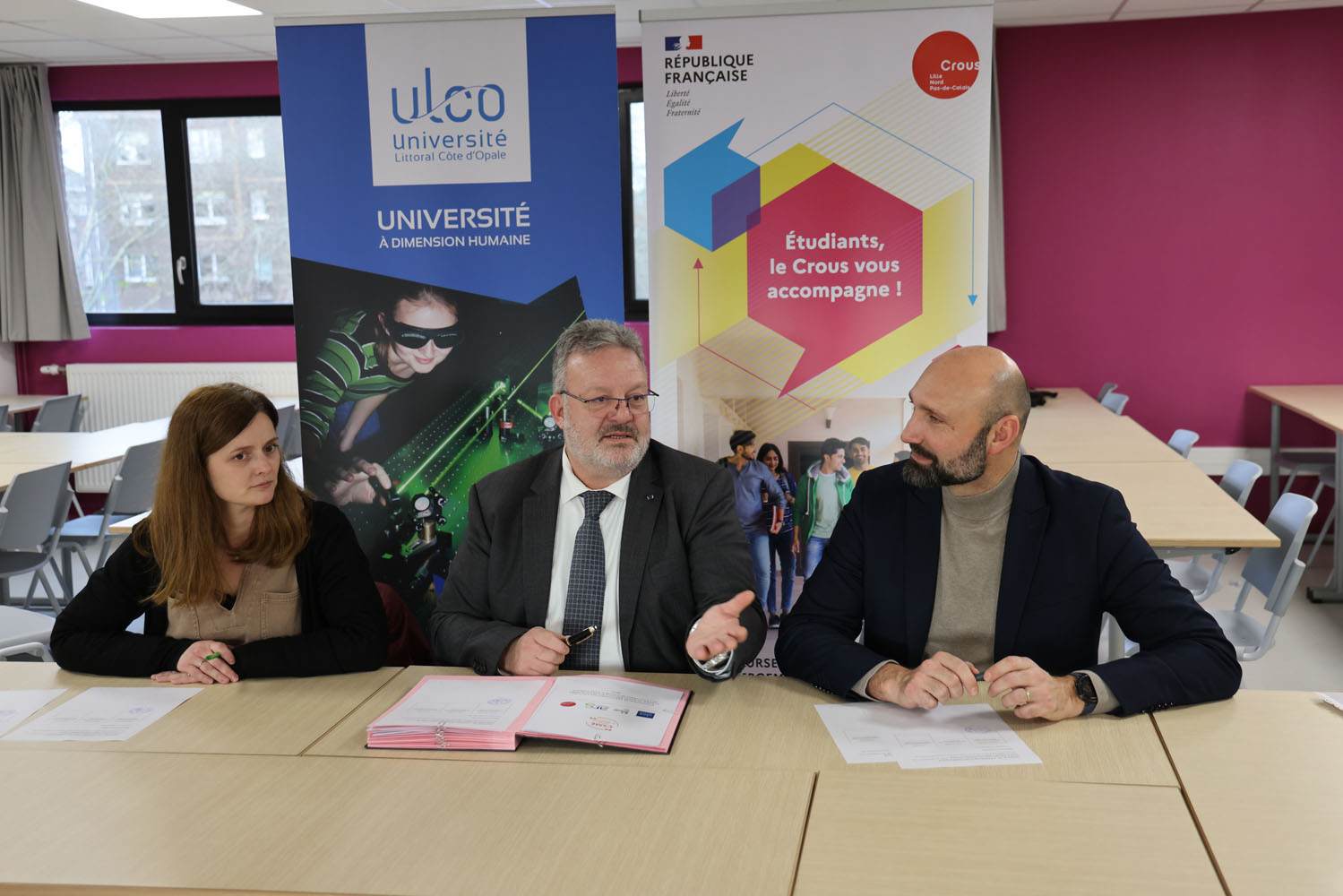 Photo de la signature de convention CSME