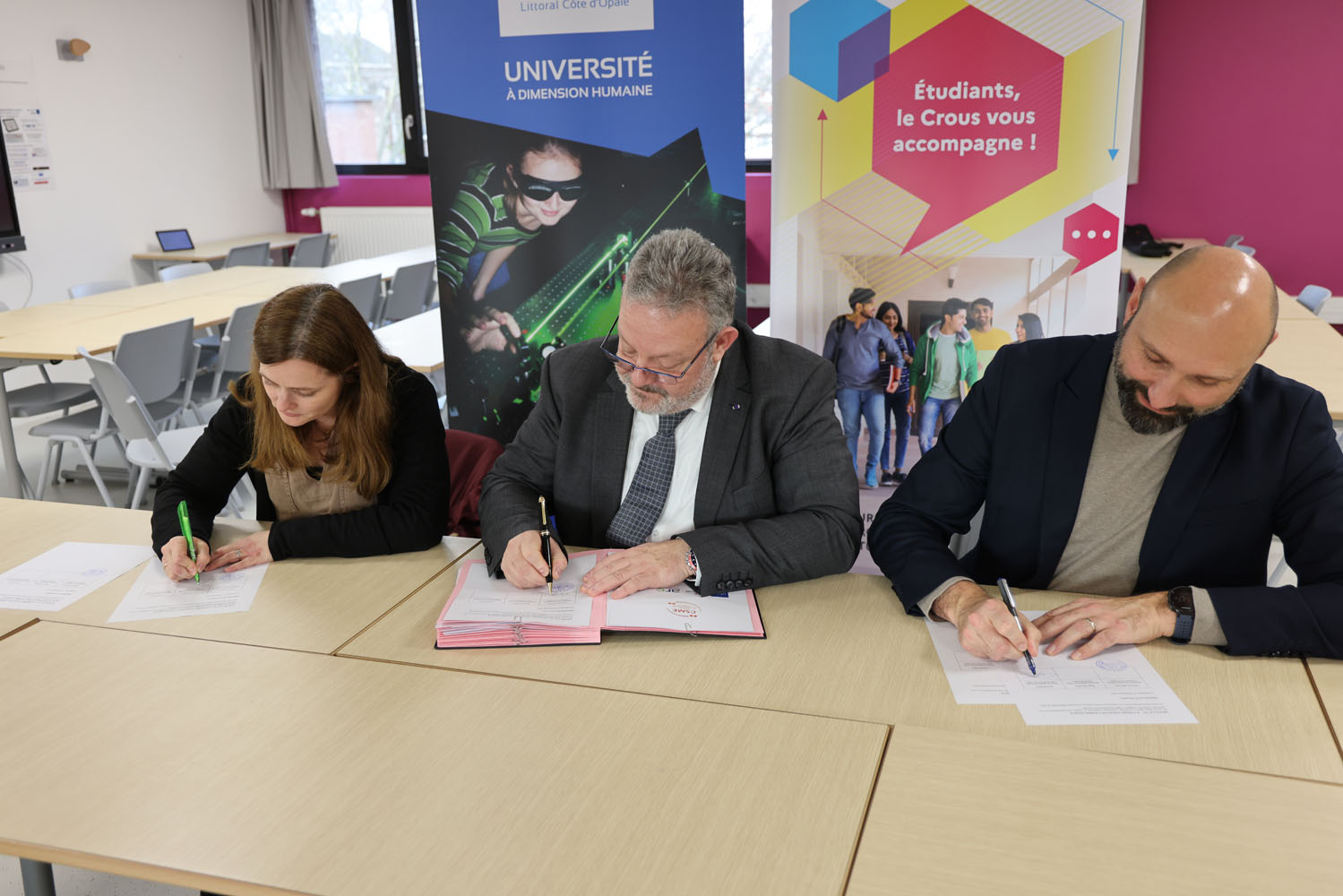 Photo de la signature de convention CSME