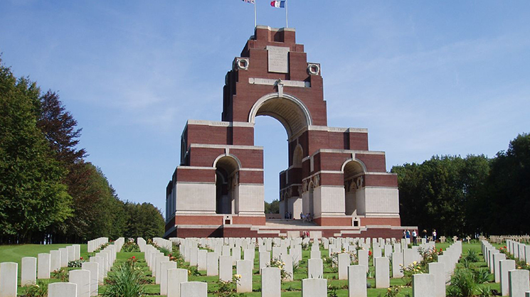 Photo d'un monument dans un cimetière