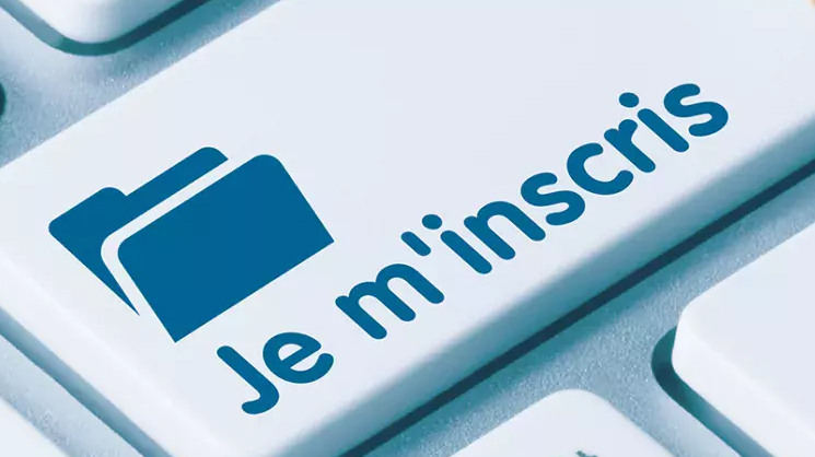 Photo d'un doigt sur une touche de clavier